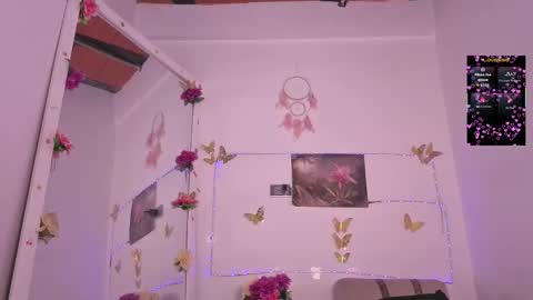 Snapshot of zoee_dolcee chatting on September 15, 2025, 11:27 pm Catt online show from September 15, 2025, 11:27 pm