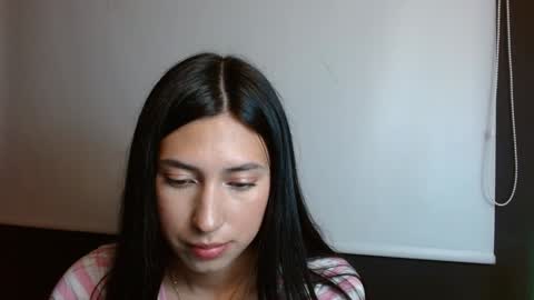 Snapshot of zoegp chatting on December 22, 2024, 11:31 pm Laura online show from December 22, 2024, 11:31 pm