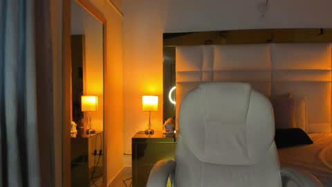 zoei_moon online show from April 18, 2026, 7:58 pm