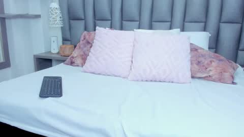 Zoe Krug online show from February 18, 2026, 12:34 pm