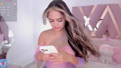 Snapshot of zoemina__ chatting on October 11, 2025, 2:48 pm Antonella Kim online show from October 11, 2025, 2:48 pm