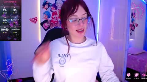 Snapshot of zoeroux_ chatting on February 25, 2025, 3:09 am Zoe online show from February 25, 2025, 3:09 am