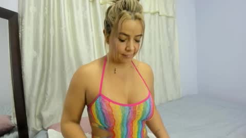 Isabella online show from December 19, 2025, 1:56 am