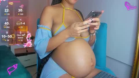 Snapshot of zoesantanna_ chatting on November 4, 2025, 8:08 pm Zoe Santana online show from November 4, 2025, 8:08 pm