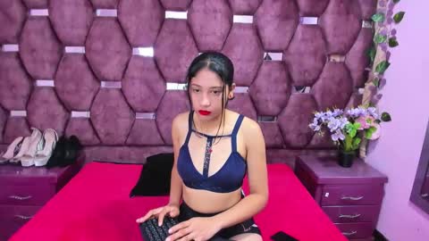 zoesmiitt online show from May 27, 2026, 12:24 pm