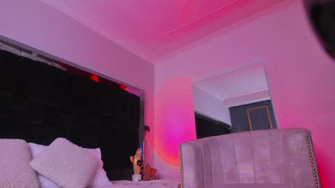 zoevidal_ online show from January 15, 2025, 11:53 am