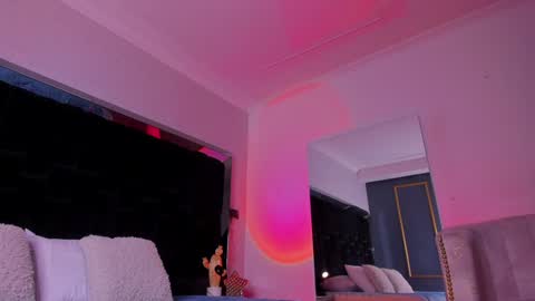 zoevidal_ online show from January 17, 2025, 11:59 am