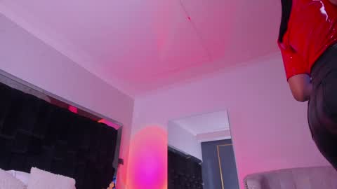 zoevidal_ online show from January 18, 2025, 2:44 pm