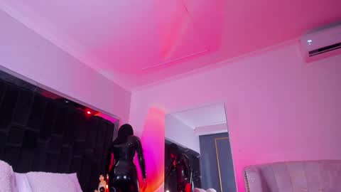 zoevidal_ online show from January 20, 2025, 11:02 am