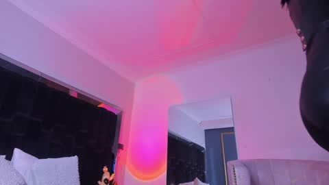 zoevidal_ online show from January 24, 2025, 3:02 pm