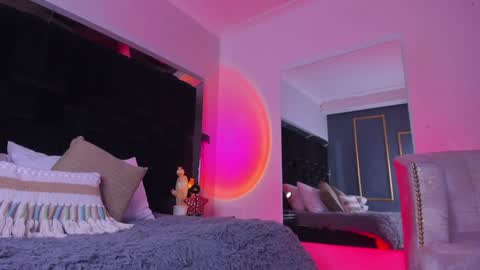 zoevidal_ online show from February 6, 2025, 11:54 am