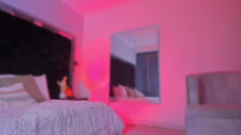 zoevidal_ online show from September 18, 2025, 11:56 am