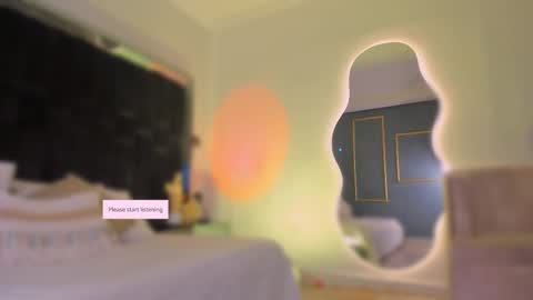 zoevidal_ online show from September 27, 2025, 11:59 am