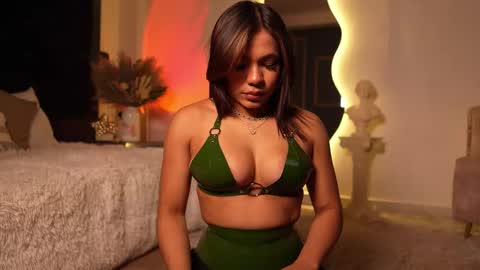 zoevidal_ online show from October 9, 2025, 12:25 pm