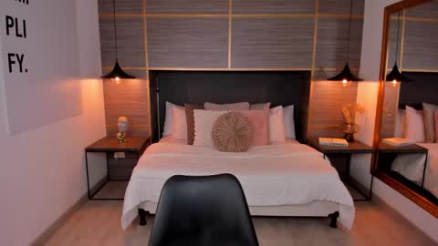 Snapshot of zoevold chatting on February 1, 2026, 6:39 pm ZOE online show from February 1, 2026, 6:39 pm