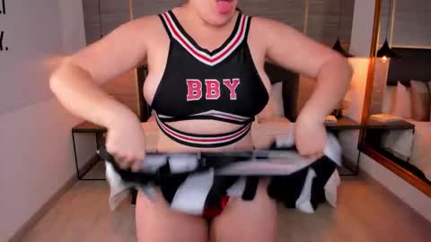 Snapshot of zoevold chatting on February 8, 2026, 12:30 pm ZOE online show from February 8, 2026, 12:30 pm