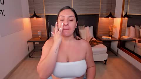 Snapshot of zoevold chatting on February 13, 2026, 3:19 pm ZOE online show from February 13, 2026, 3:19 pm