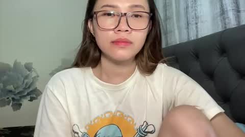 zoey_foryou online show from November 30, 2025, 2:37 am