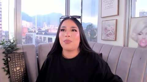 zoey thommpson online show from October 10, 2025, 7:46 pm