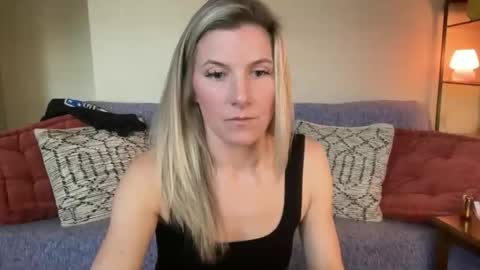 Zoeydanner online show from March 12, 2026, 7:53 pm
