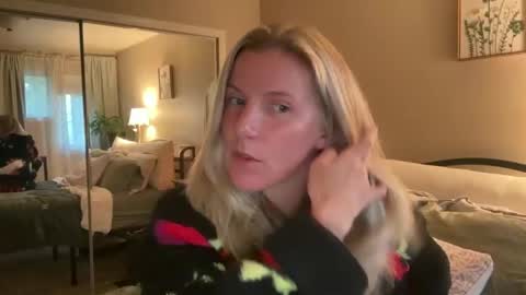 Zoeydanner online show from May 21, 2026, 3:02 am