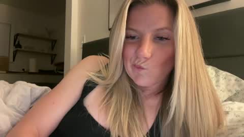 Zoeydanner online show from July 9, 2026, 7:34 am