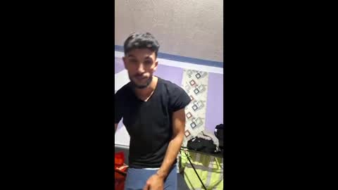 Snapshot of zoliv385 chatting on January 6, 2026, 5:49 pm Sexy boy29 online show from January 6, 2026, 5:49 pm