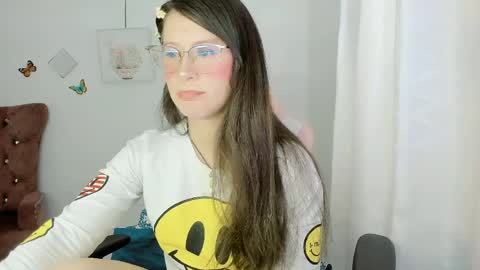 Snapshot of zooeybelair chatting on April 20, 2026, 2:31 pm Alicie online show from April 20, 2026, 2:31 pm