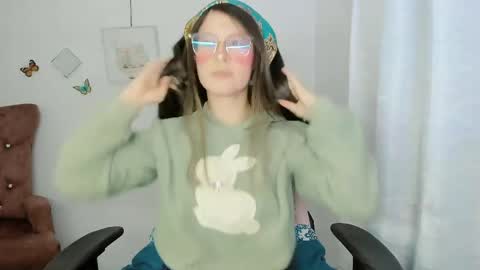 Snapshot of zooeybelair chatting on April 29, 2026, 4:27 am Alicie online show from April 29, 2026, 4:27 am