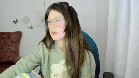Snapshot of zooeybelair chatting on May 9, 2026, 6:29 am Alicie online show from May 9, 2026, 6:29 am