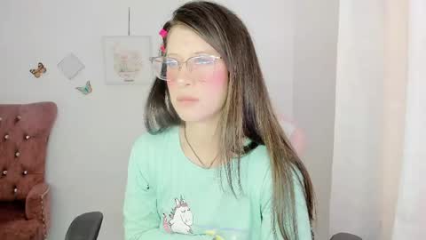 Snapshot of zooeybelair chatting on May 18, 2026, 4:13 pm Alicie online show from May 18, 2026, 4:13 pm