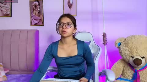 Snapshot of zoow_bluussh chatting on February 17, 2026, 12:12 pm Zoe online show from February 17, 2026, 12:12 pm