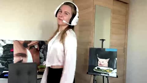 Hi Im Peggy 18 years old online show from September 11, 2025, 1:44 pm