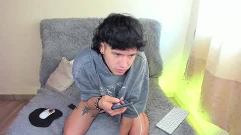 ZOREN online show from October 22, 2025, 4:40 pm