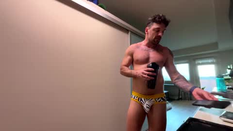 Snapshot of zuko_zen69 chatting on January 23, 2025, 12:25 am Zuko online show from January 23, 2025, 12:25 am