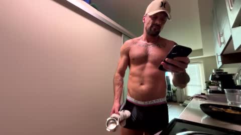 Snapshot of zuko_zen69 chatting on February 6, 2025, 6:24 pm Zuko online show from February 6, 2025, 6:24 pm