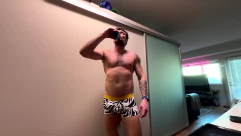 Snapshot of zuko_zen69 chatting on February 12, 2025, 12:48 am Zuko online show from February 12, 2025, 12:48 am