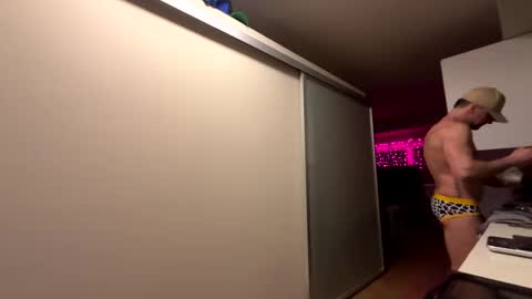 Snapshot of zuko_zen69 chatting on February 26, 2025, 12:58 pm Zuko online show from February 26, 2025, 12:58 pm