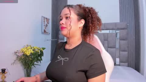 Zuly  online show from November 18, 2025, 12:53 pm