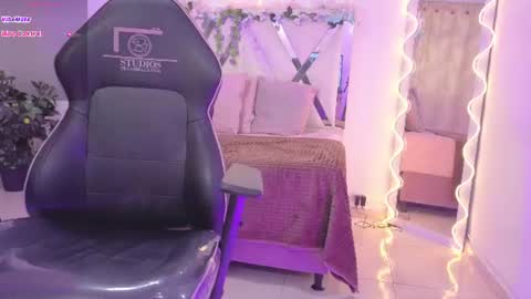 Snapshot of zury_tay chatting on June 17, 2026, 12:18 pm ZURY online show from June 17, 2026, 12:18 pm