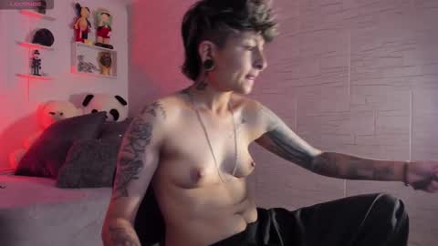 Snapshot of zuryramirez_ chatting on October 16, 2025, 7:26 pm Zury Ramirez online show from October 16, 2025, 7:26 pm