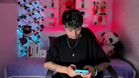 Snapshot of zuryramirez_ chatting on November 6, 2025, 10:32 pm Zury Ramirez online show from November 6, 2025, 10:32 pm