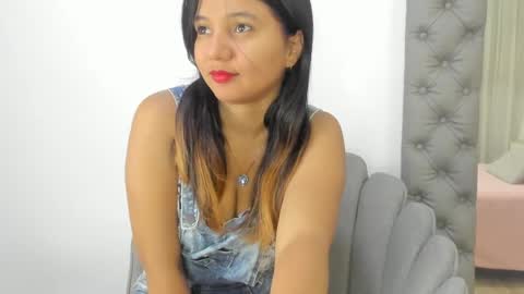 Im Zusan My schedule is from 1030pm to 430 am colombian time online show from May 29, 2026, 3:26 am