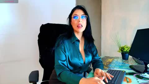 Snapshot of zuzana21 chatting on November 25, 2025, 12:49 pm Zuzana21 online show from November 25, 2025, 12:49 pm