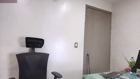 Snapshot of zuzana21 chatting on February 17, 2026, 12:23 pm Zuzana21 online show from February 17, 2026, 12:23 pm