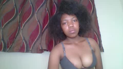 zyraelle_01 online show from April 23, 2026, 1:35 pm