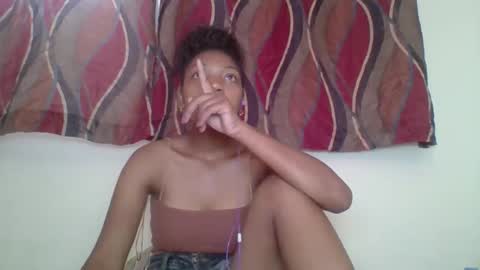zyraelle_01 online show from May 1, 2026, 9:36 am