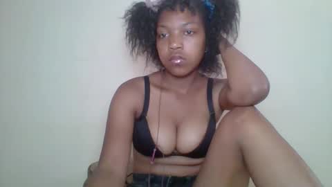 zyraelle_01 online show from May 5, 2026, 10:34 am