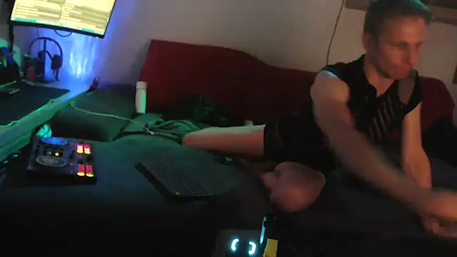 davidgntxxxxx online show from October 18, 2025, 4:41 pm