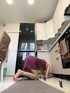 angelmommu online show from November 6, 2025, 6:47 am